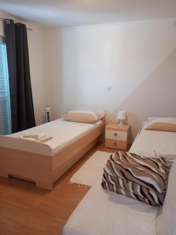 Apartman Nika Razanac Exterior photo
